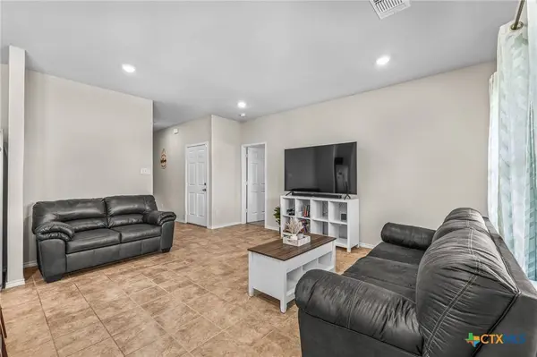 1006 Rosa Parks DR, Killeen, TX 76543