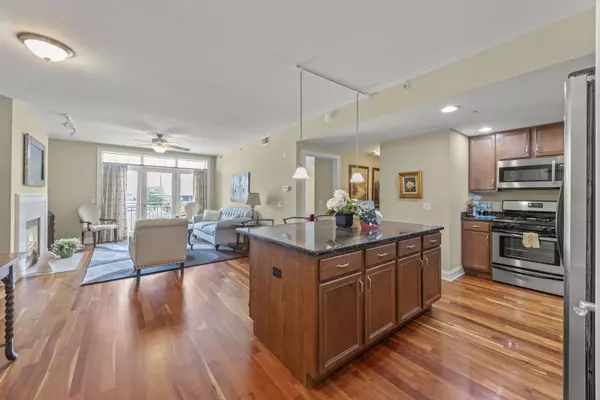 310 S Main ST #216, Lombard, IL 60148