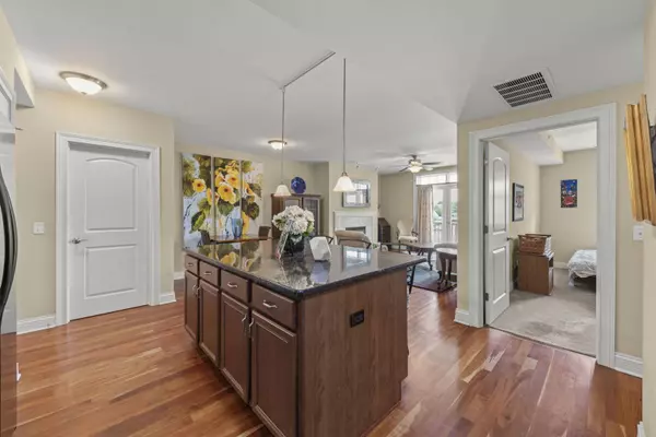 310 S Main ST #216, Lombard, IL 60148