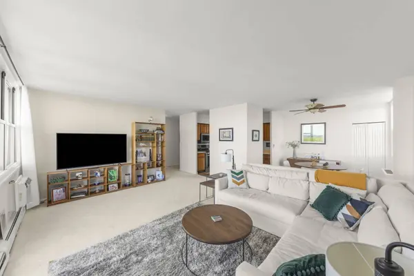 33 N Main ST #11A, Lombard, IL 60148
