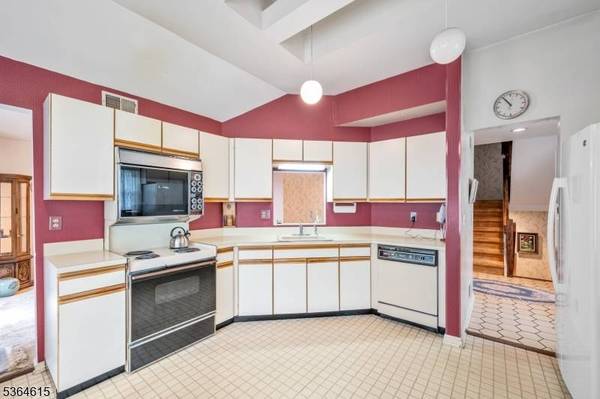 10 Century Ct, Montville Twp., NJ 07045