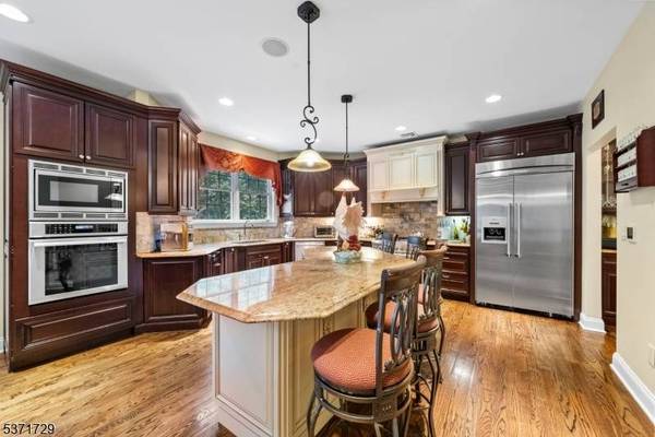 10 Coppola Ct, Montville Twp., NJ 07045