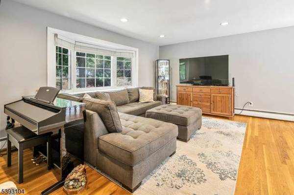 22 Mary Dr, Montville Twp., NJ 07082