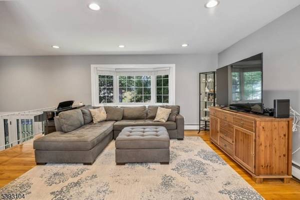 22 Mary Dr, Montville Twp., NJ 07082