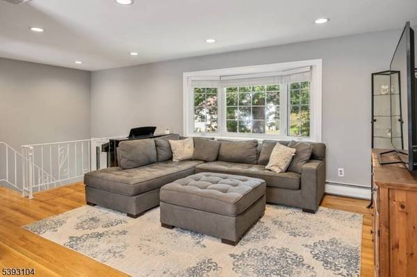 22 Mary Dr, Montville Twp., NJ 07082