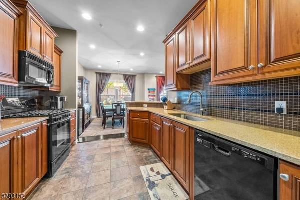 515 River Pl, Butler Boro, NJ 07405