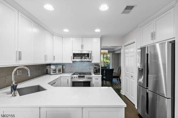 27 Cobblestone Ter, Montville Twp., NJ 07045