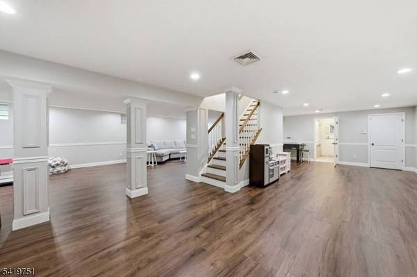 28 Woodshire Ter, Montville Twp., NJ 07082