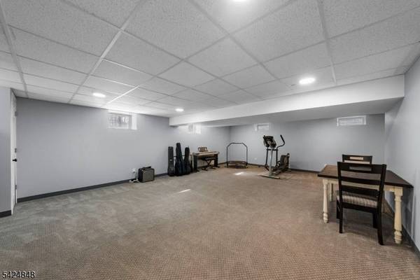 18 Valhalla Rd, Montville Twp., NJ 07045