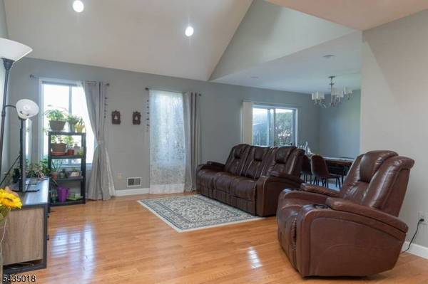 3 Constitution Ct, Montville Twp., NJ 07045