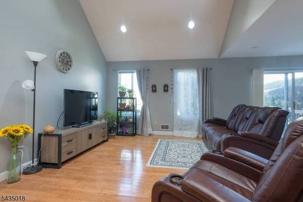 3 Constitution Ct, Montville Twp., NJ 07045
