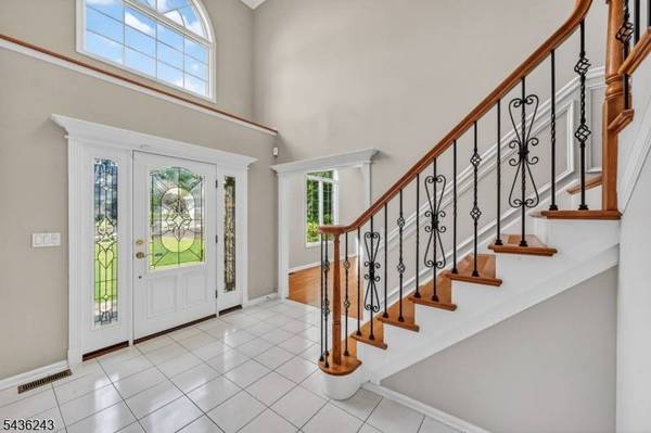 8 Van Duyne Ct, Montville Twp., NJ 07082