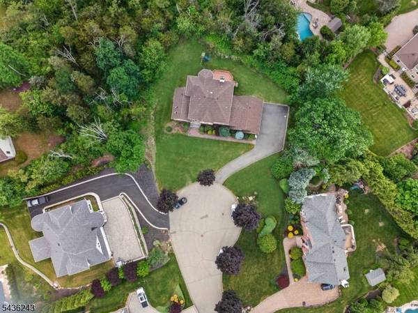 8 Van Duyne Ct, Montville Twp., NJ 07082