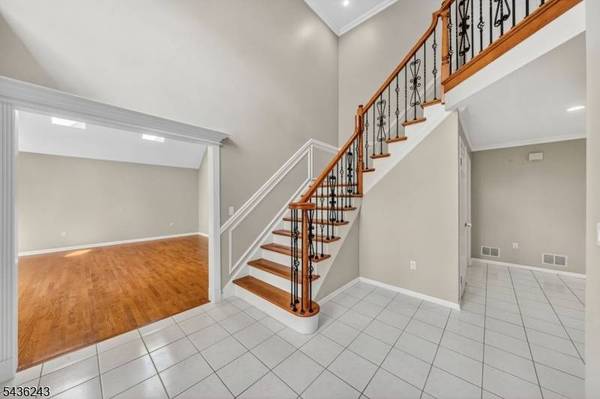 8 Van Duyne Ct, Montville Twp., NJ 07082