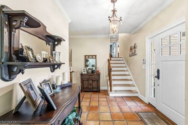 12 Wildwood Dr, North Caldwell Boro, NJ 07006