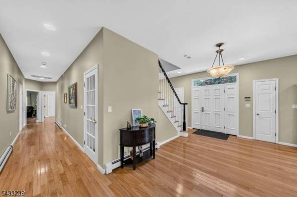 15 Daro Ct, Montville Twp., NJ 07045