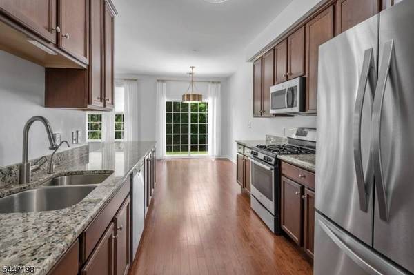 101 Birch Ct, Hanover Twp., NJ 07927