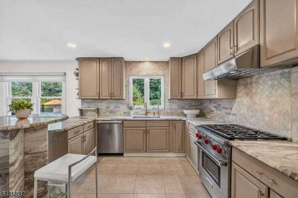 4 Le Mans Pl, Montville Twp., NJ 07058