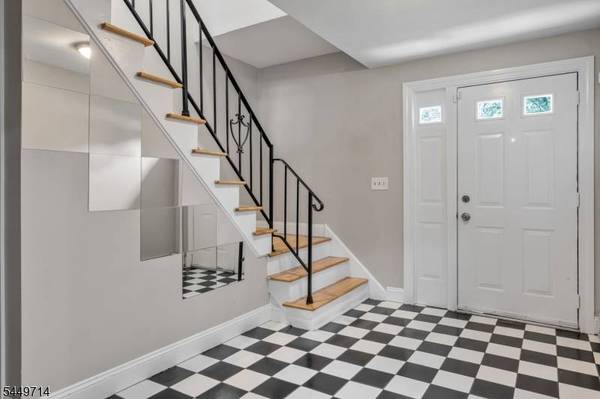 2 Stiles Ln, Montville Twp., NJ 07058