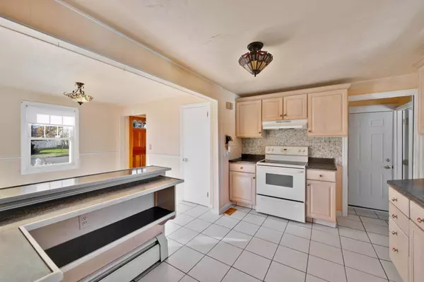 15 Pearl Street, Windsor Locks, CT 06096