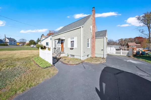 15 Pearl Street, Windsor Locks, CT 06096