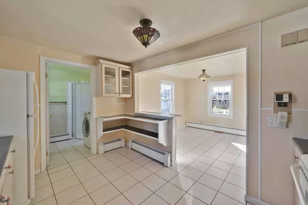 15 Pearl Street, Windsor Locks, CT 06096