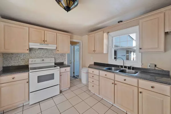 15 Pearl Street, Windsor Locks, CT 06096