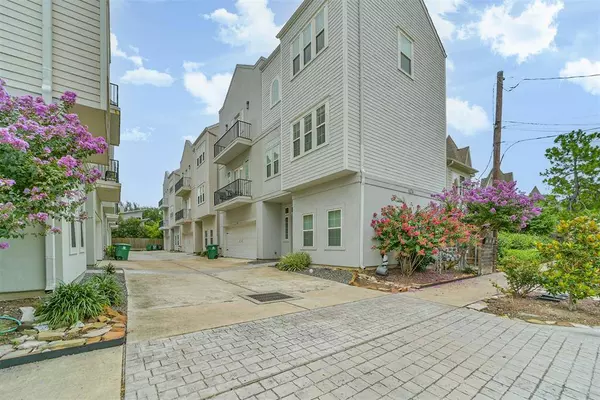 925 W 23rd ST #B, Houston, TX 77008