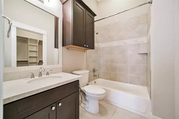 925 W 23rd ST #B, Houston, TX 77008