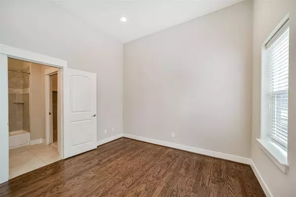 925 W 23rd ST #B, Houston, TX 77008