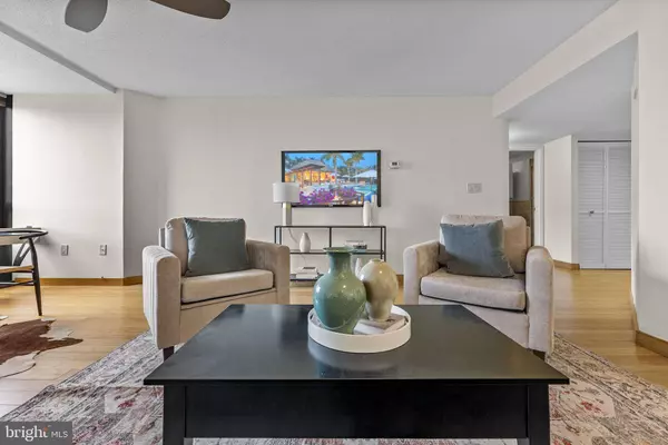 233 S 6TH ST #608, Philadelphia, PA 19106