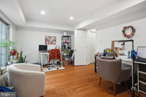 1029 N LEITHGOW ST, Philadelphia, PA 19123
