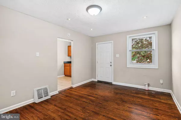 2425 S 57TH ST, Philadelphia, PA 19143