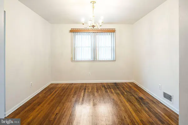 21 DAWES DR, Newark, DE 19702