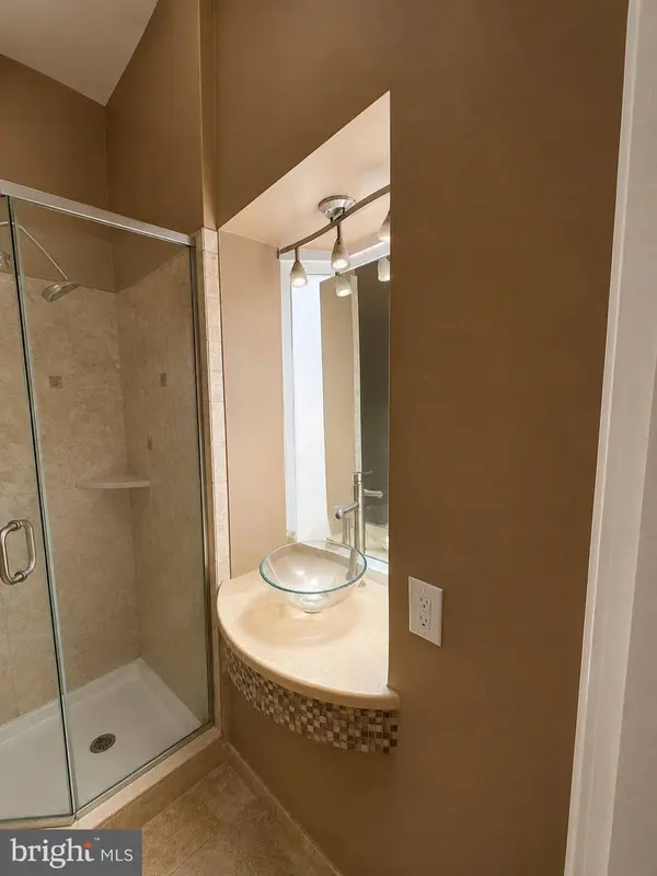1713 GREEN ST #1, Philadelphia, PA 19130