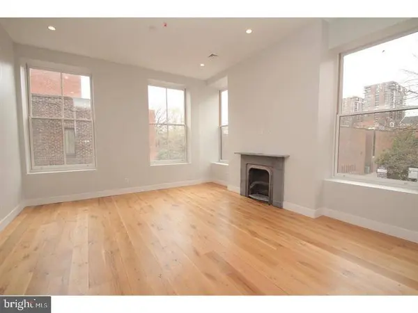 220 S 3RD ST #401, Philadelphia, PA 19106