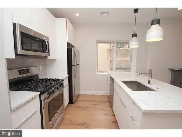 220 S 3RD ST #401, Philadelphia, PA 19106