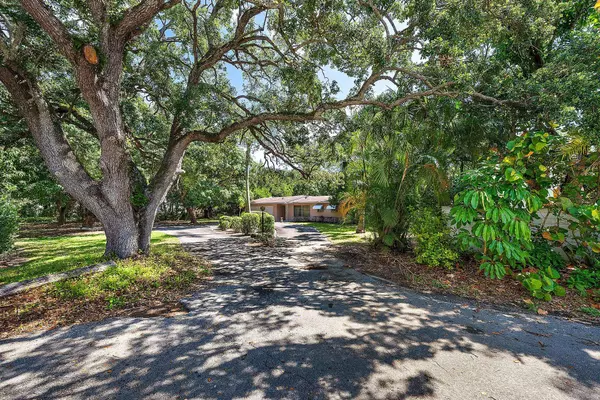 11270 Monet LN, Palm Beach Gardens, FL 33410