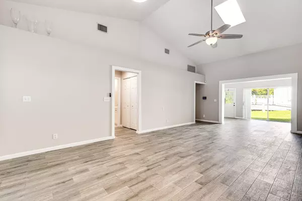 11036 SE Sea Pines CIR, Hobe Sound, FL 33455