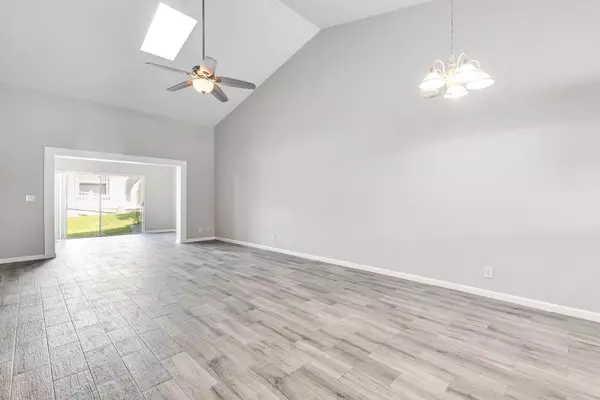 11036 SE Sea Pines CIR, Hobe Sound, FL 33455