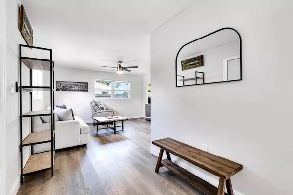 9148 Bamboo DR, Palm Beach Gardens, FL 33410