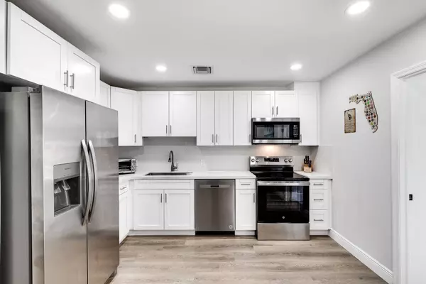 9148 Bamboo DR, Palm Beach Gardens, FL 33410