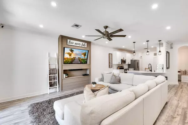 4890 Bonsai CIR 106, Palm Beach Gardens, FL 33418