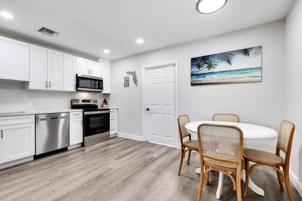 9148 Bamboo DR, Palm Beach Gardens, FL 33410