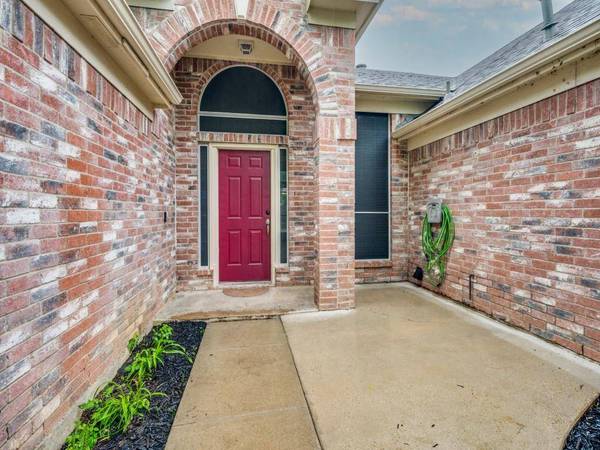 631 Engleside Drive, Arlington, TX 76018