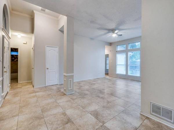 631 Engleside Drive, Arlington, TX 76018