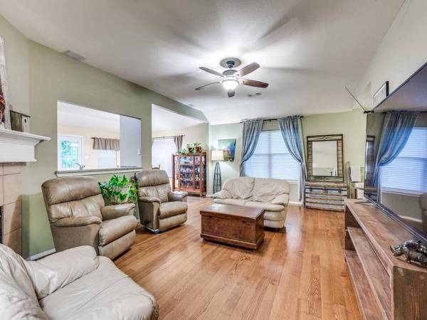 7024 Park Green Drive, Arlington, TX 76001