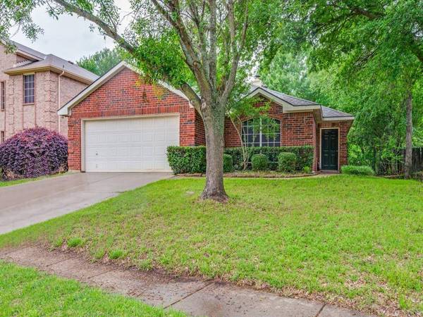 7024 Park Green Drive, Arlington, TX 76001