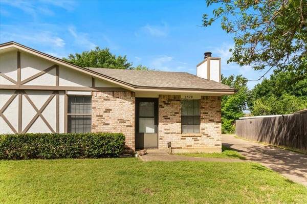2528 Indigo Lane, Arlington, TX 76015