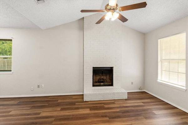 2528 Indigo Lane, Arlington, TX 76015